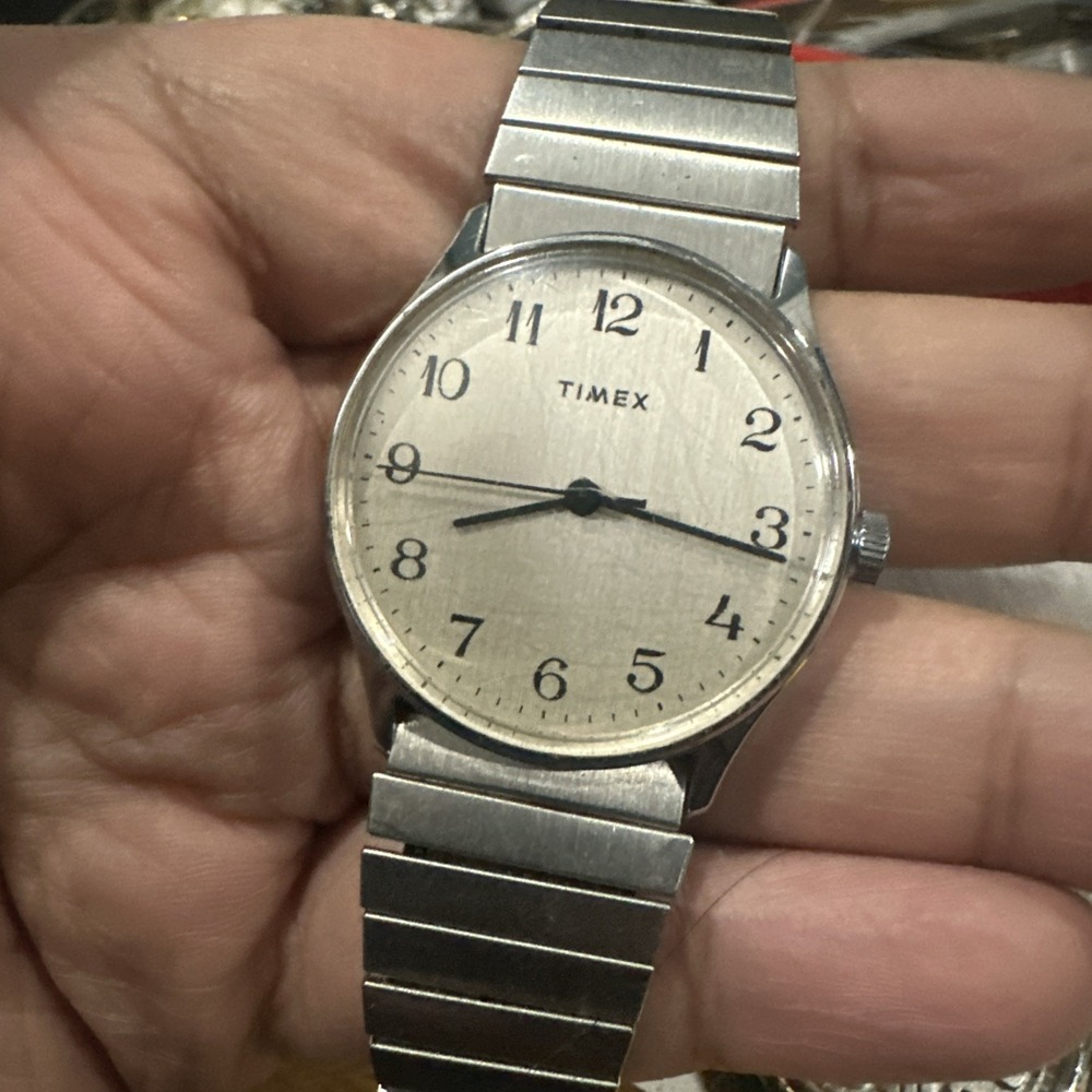 Working Vtg Timex Manual Wind 34mm Mens Watch Silver Tone Works Fine Fit 7.5"